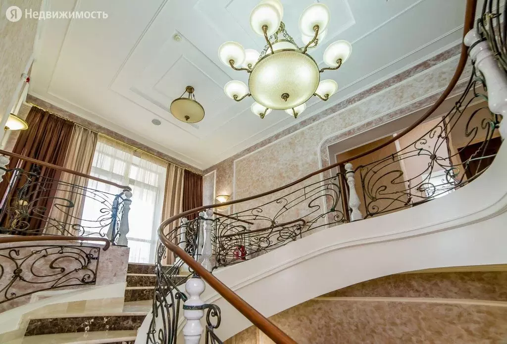 Дом в Екатеринбург, коттеджный посёлок Карасьеозёрский, Озёрная улица, . - Фото 1