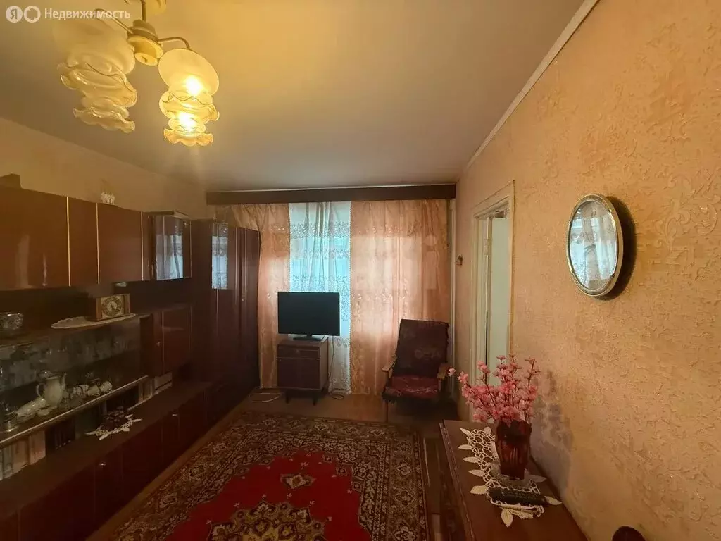 3-комнатная квартира: Шебекино, улица 50 лет Октября, 7 (43 м) - Фото 0