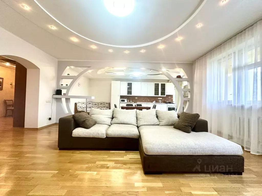3-к кв. Татарстан, Казань ул. Лейтенанта Шмидта, 8 (156.0 м) - Фото 0