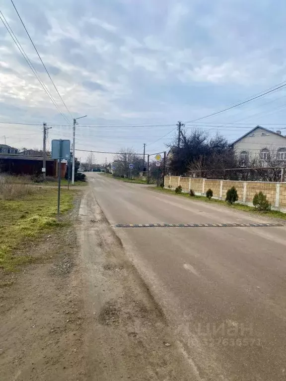 Участок в Крым, Черноморское пгт ул. Цветочная (6.0 сот.) - Фото 1