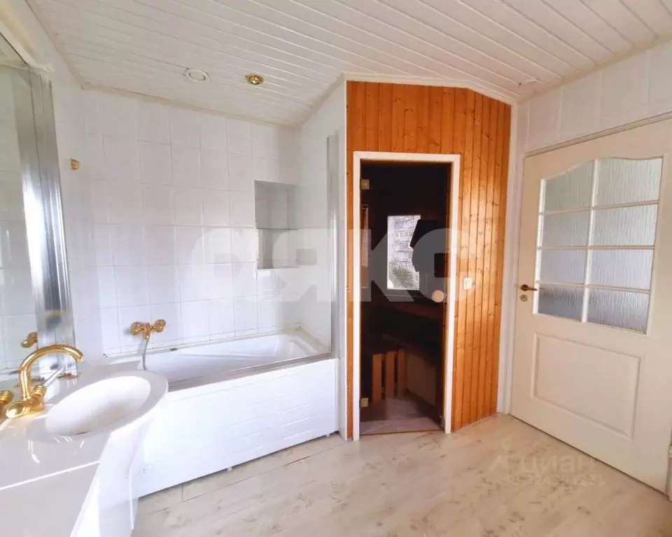 5-к кв. Мурманская область, Кола просп. Защитников Заполярья, 1к3 ... - Фото 1