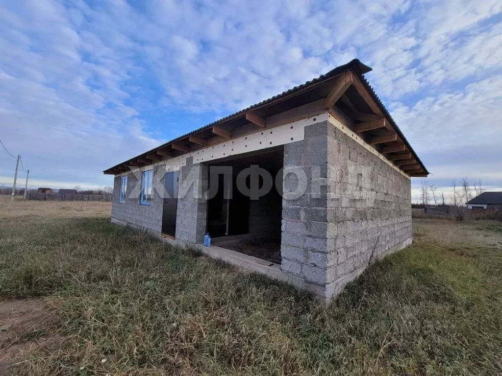 Дом в Хакасия, Усть-Абаканский район, с. Зеленое ул. Рабочая (100 м) - Фото 1