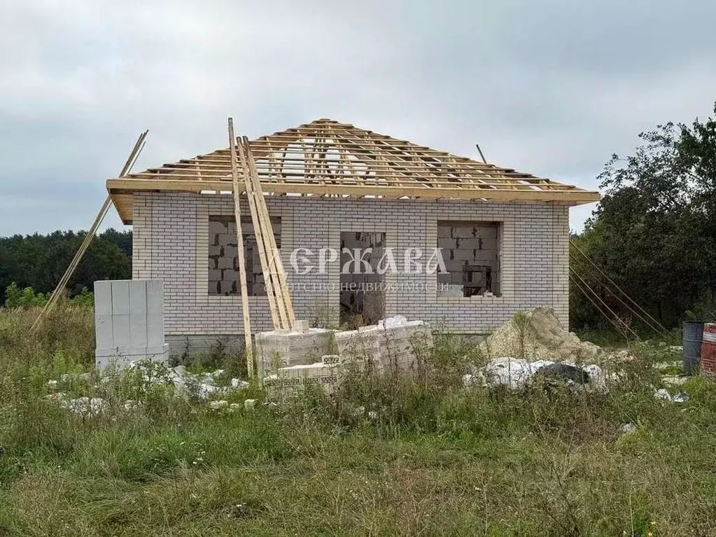Коттедж в Белгородская область, Старооскольский городской округ, с. ... - Фото 1
