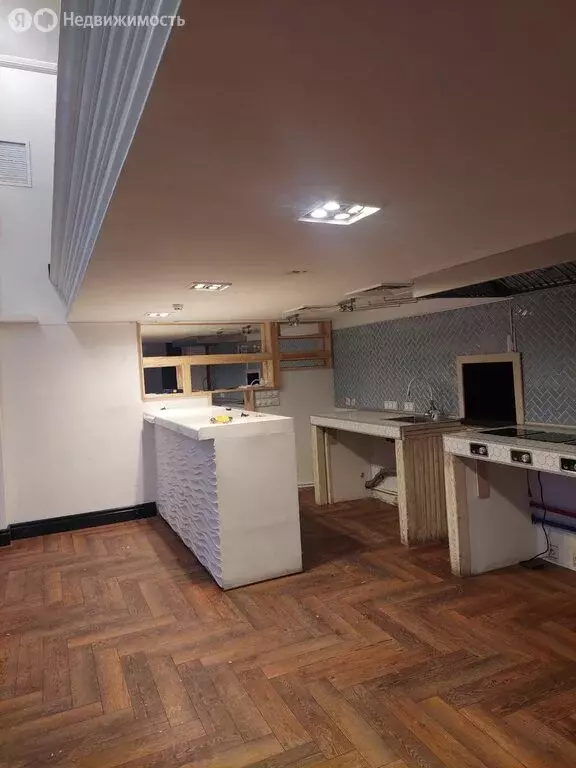 Торговая площадь (182 м) - Фото 1