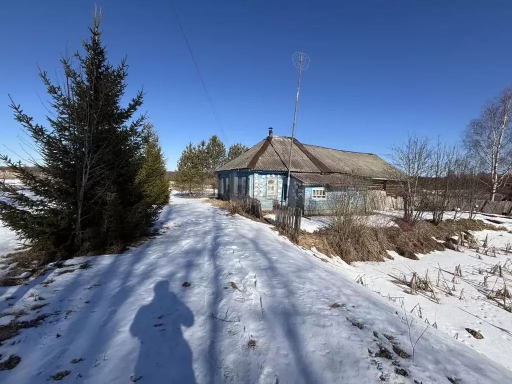 Дом в Новгородская область, Хвойнинский муниципальный округ, д. ... - Фото 1