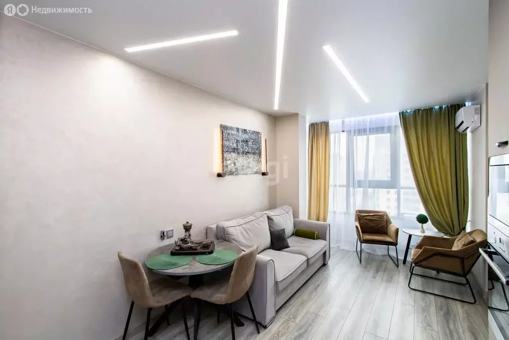 1-комнатная квартира: Тюмень, улица Мельникайте, 32к2 (55 м) - Фото 1