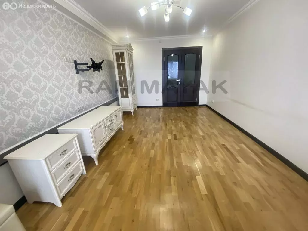 3-комнатная квартира: Майкоп, улица Кольцова, 110 (60 м) - Фото 1