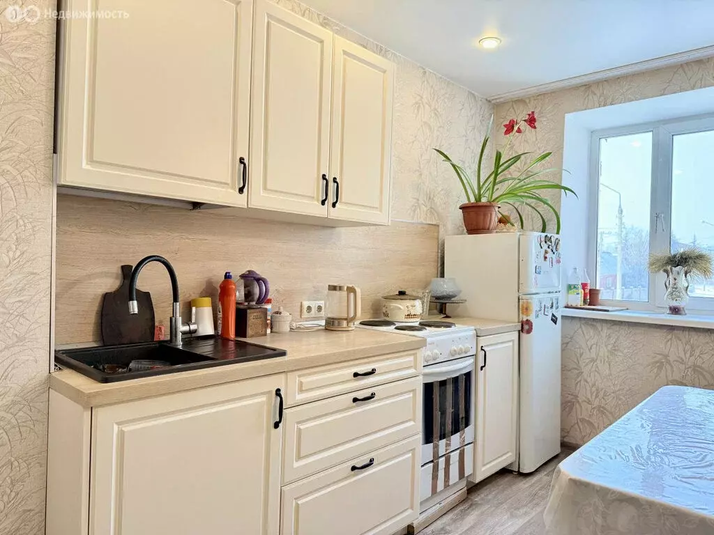 3-комнатная квартира: Иркутск, 3-я улица Лётчиков, 11 (69 м) - Фото 0