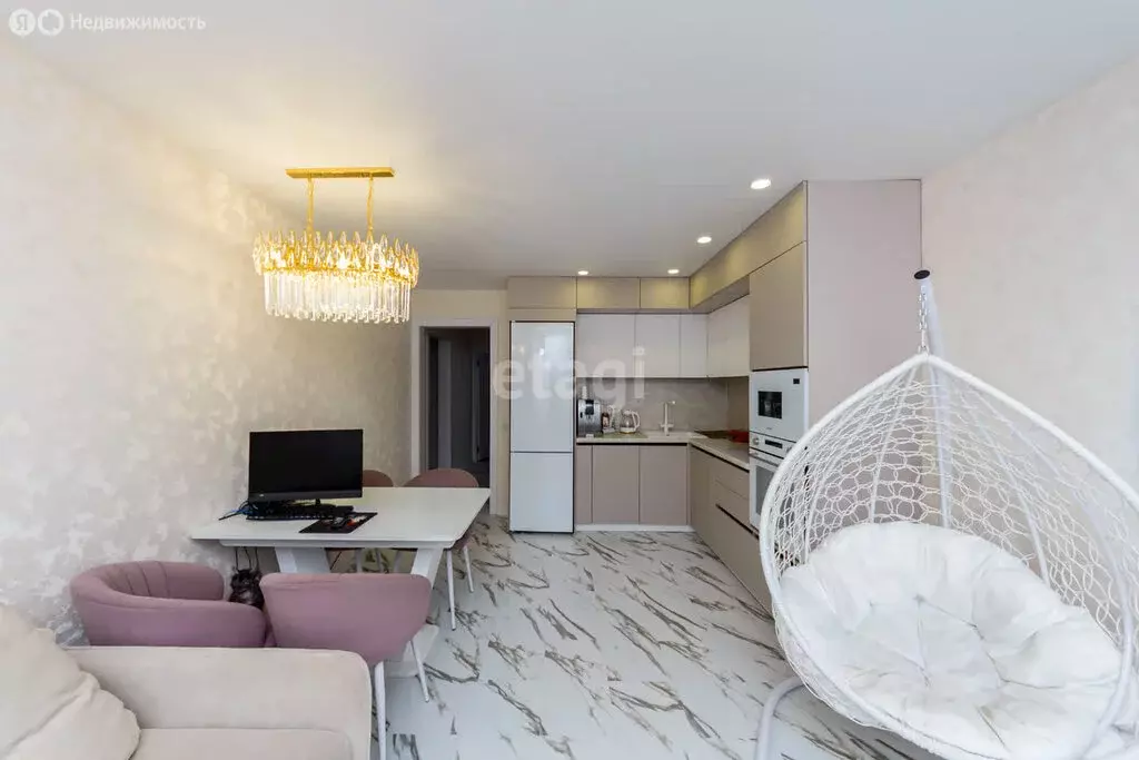 2-комнатная квартира: Тюмень, улица Валентины Трофимовой, 5 (67.8 м) - Фото 1