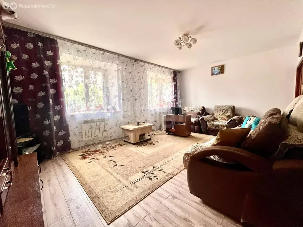 2-комнатная квартира: Оренбург, Яицкая улица, 1/2 (71.9 м) - Фото 1