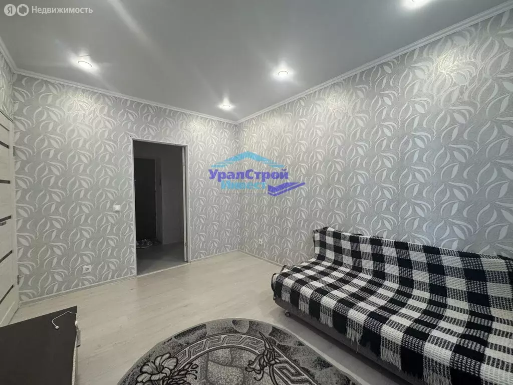 1-комнатная квартира: Октябрьский, улица Рахимьяна Насырова, 3 (28 м) - Фото 1