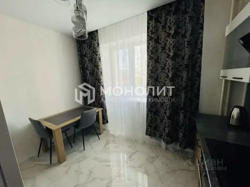 1-к кв. Белгородская область, Старый Оскол Степной мкр, 6 (42.0 м) - Фото 2