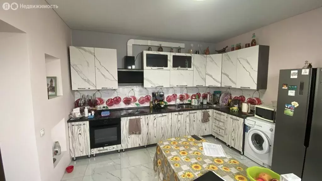 Дом в село Подсинее, Саянская улица (290.4 м) - Фото 1