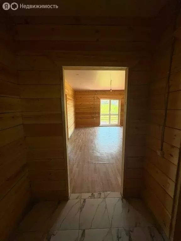 Дом в село Урик, улица Фёдора Тютчева (150 м) - Фото 1