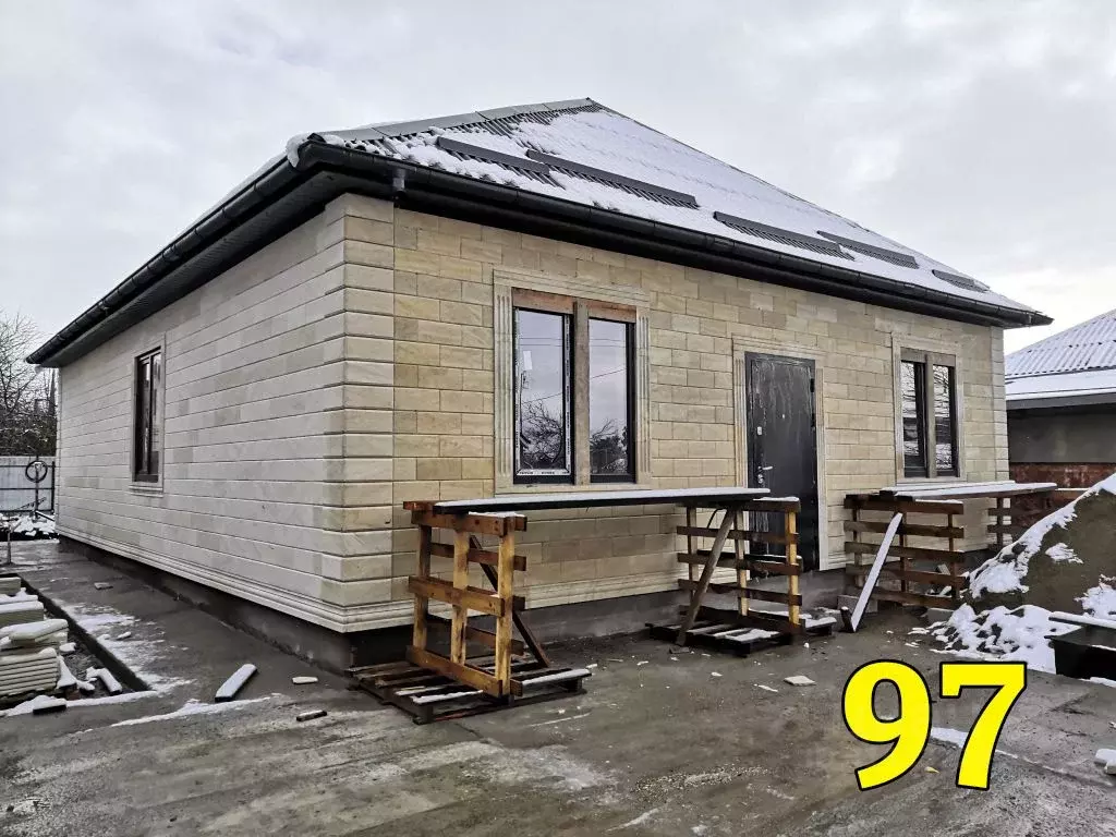 Дом в Краснодарский край, Тбилисская ст-ца ул. Крепостная (102 м) - Фото 0