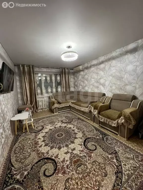 3-комнатная квартира: Саратов, улица имени Г.А. Усиевича, 35А (71.1 м) - Фото 0