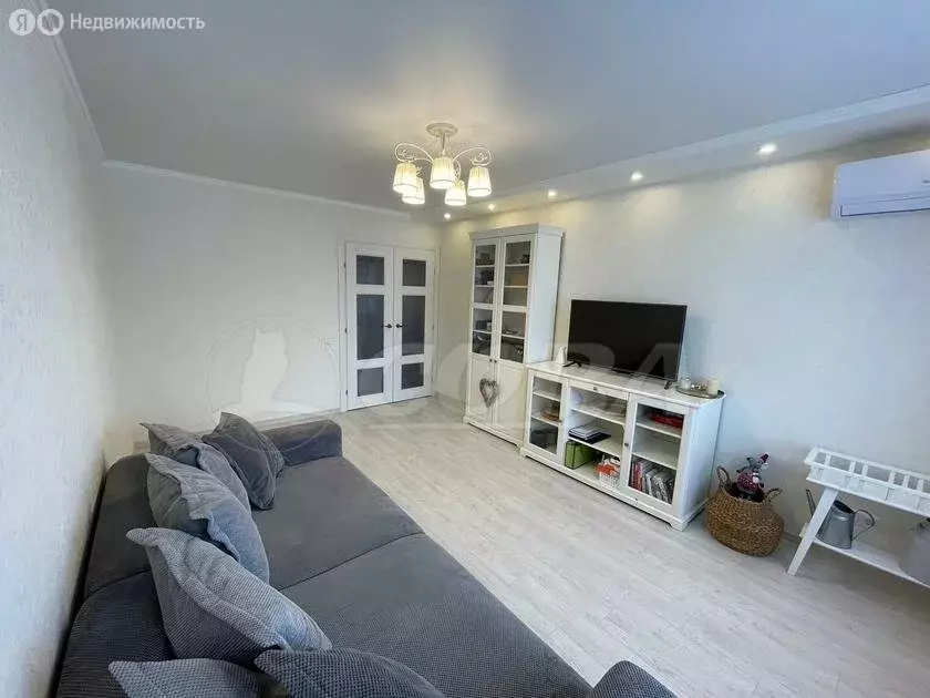 3-комнатная квартира: Тюмень, улица Фармана Салманова, 26к2 (63 м) - Фото 0