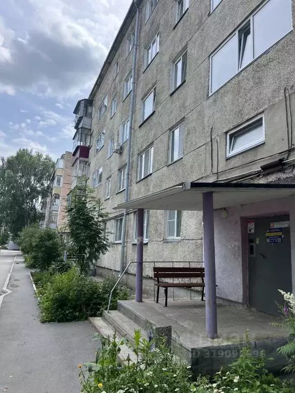 3-к кв. Курганская область, Курган Заозерный жилрайон, 1-й мкр, 1 ... - Фото 0
