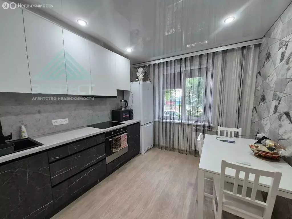 4-комнатная квартира: Абакан, улица Пушкина, 25 (81 м) - Фото 2