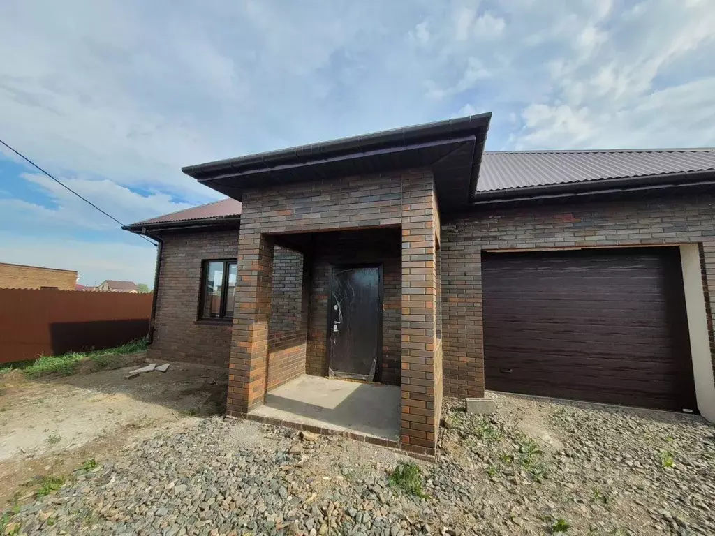 Дом в Омская область, Омский район, пос. Новоомский ул. 70 лет Победы ... - Фото 1