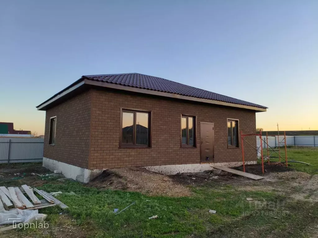 Дом в Оренбургская область, Гайский муниципальный округ, пос. Репино ... - Фото 1