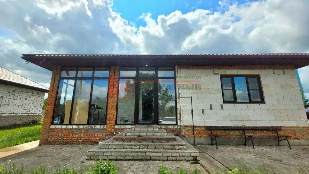 Дом в Белгородская область, Старооскольский городской округ, с. ... - Фото 0
