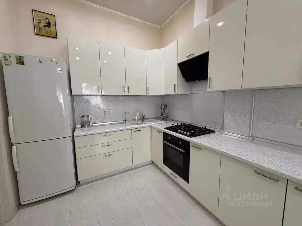 2-к кв. Краснодарский край, Сочи Завокзальный мкр, ул. Тоннельная, 2/2 ... - Фото 1