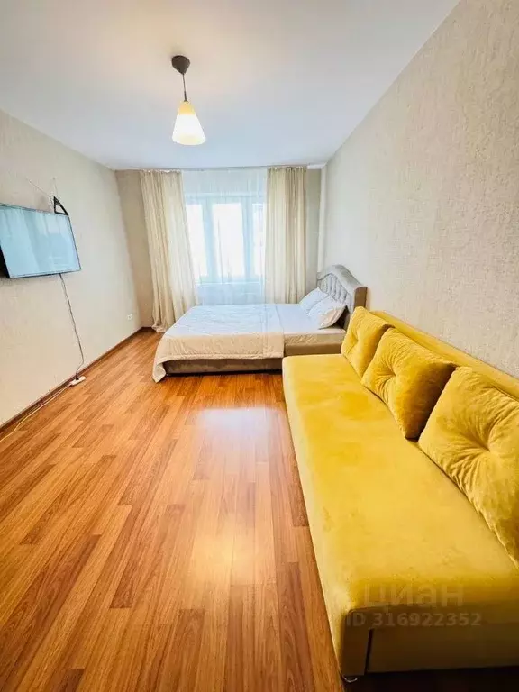 2-к кв. Свердловская область, Екатеринбург ул. Щорса, 105 (75.0 м) - Фото 1