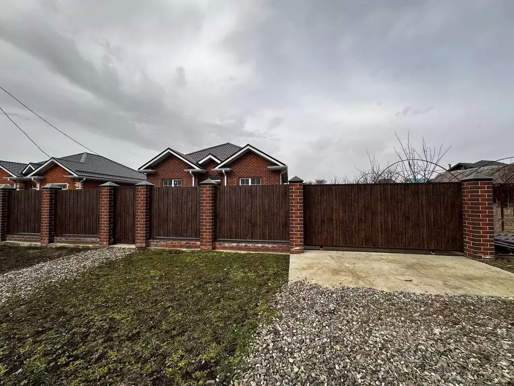 Дом в Краснодарский край, Динской район, с. Красносельское ул. ... - Фото 1