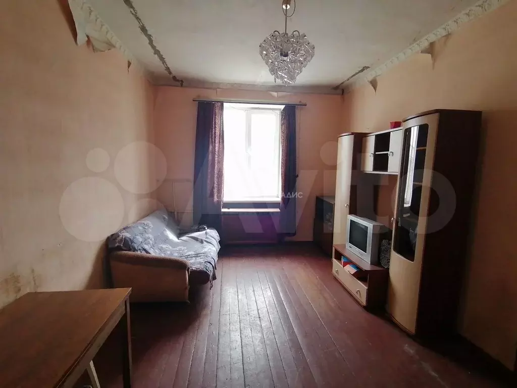 Комната 17 м в 9-к., 4/4 эт. - Фото 1