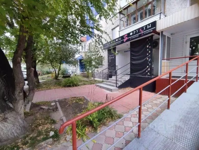 Торговая площадь в Тюменская область, Тюмень ул. Мельникайте, 135 (84 ... - Фото 1