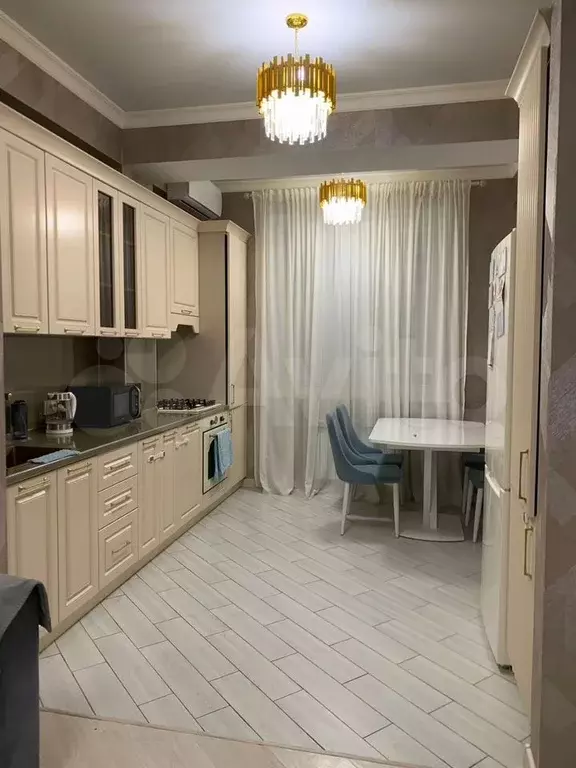 2-к. квартира, 70 м, 10/10 эт. - Фото 0