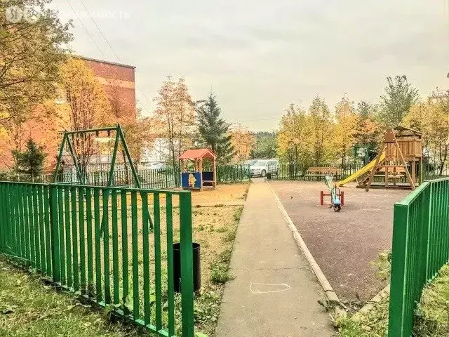 3-комнатная квартира: посёлок городского типа Лесной Городок, улица ... - Фото 2