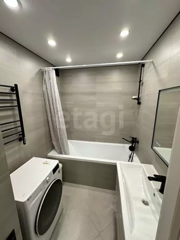 2-к кв. Тюменская область, Тюмень ул. Валентины Трофимовой, 13 (67.5 ... - Фото 1