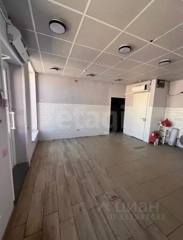 Помещение свободного назначения в Саратовская область, Энгельс пл. ... - Фото 1