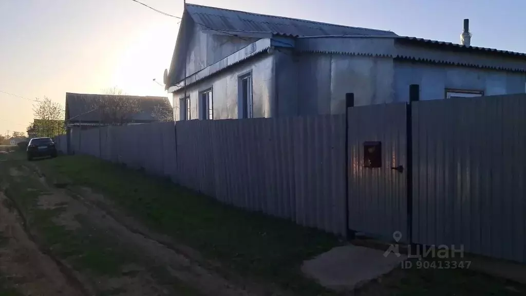 Дом в Оренбургская область, Илекский район, Студеновский сельсовет, с. ... - Фото 0