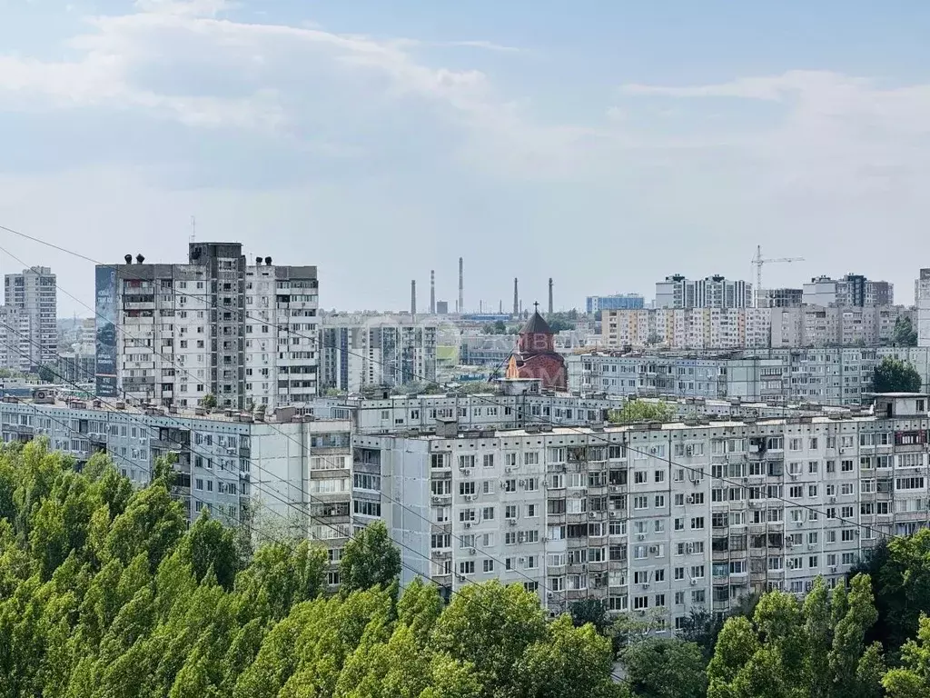 4-к кв. Волгоградская область, Волгоград ул. 8-й Воздушной Армии, 11 ... - Фото 0
