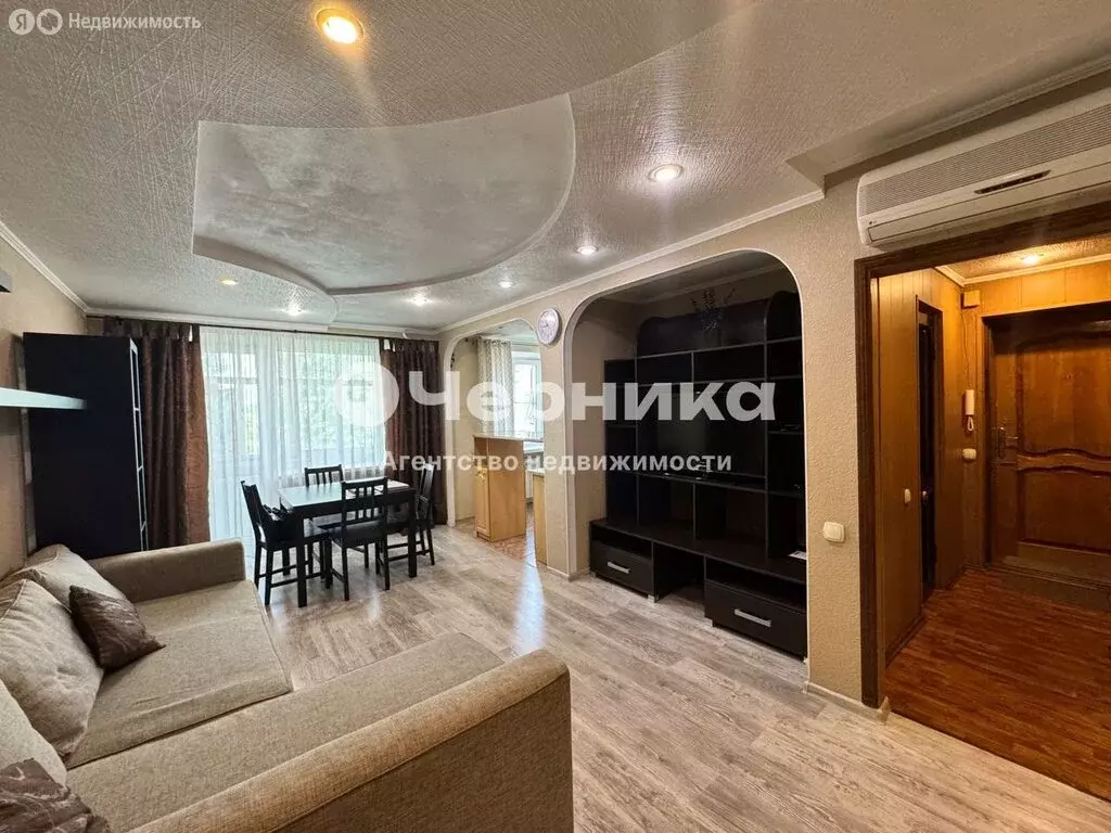 3-комнатная квартира: Шахты, проспект Победа Революции, 120 (56.1 м) - Фото 1