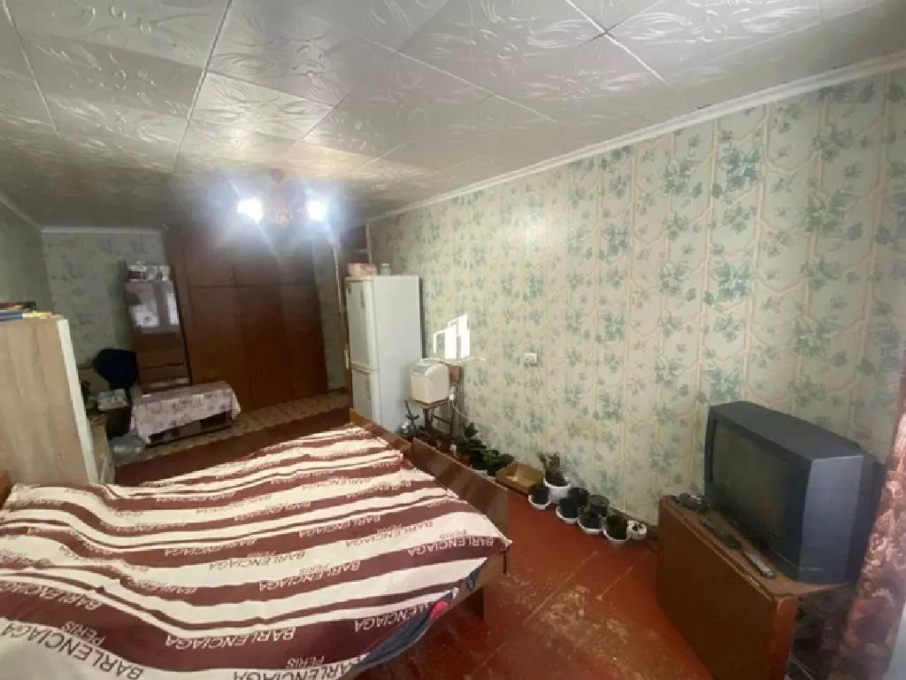 Продается комната в 8-комнатной квартире - Фото 1