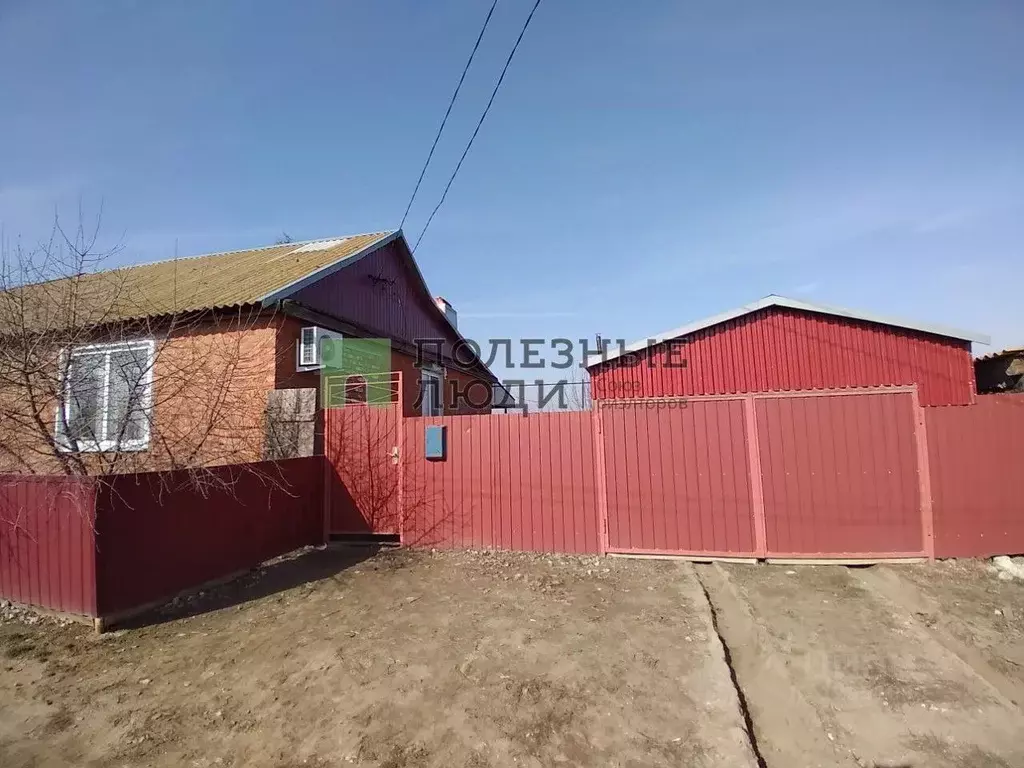 Дом в Саратовская область, Красноармейский район, Гвардейское ... - Фото 1