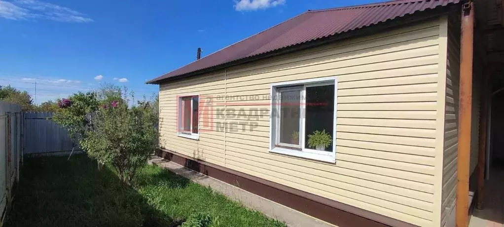 Дом в Белгородская область, Старооскольский городской округ, с. ... - Фото 0
