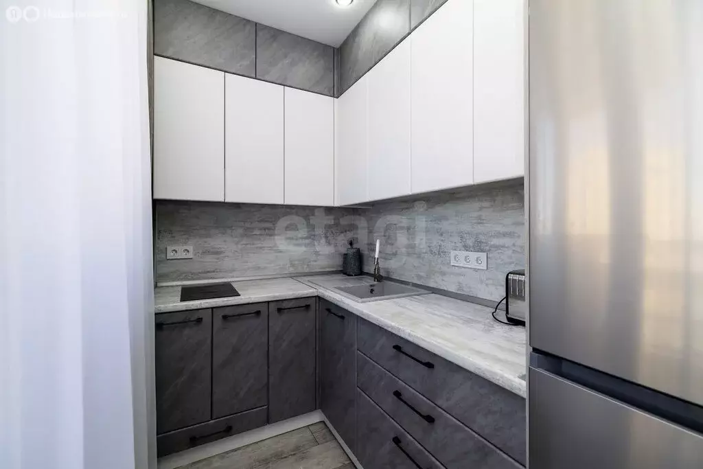 Квартира-студия: Тюмень, улица Мельникайте, 150 (36.7 м) - Фото 1