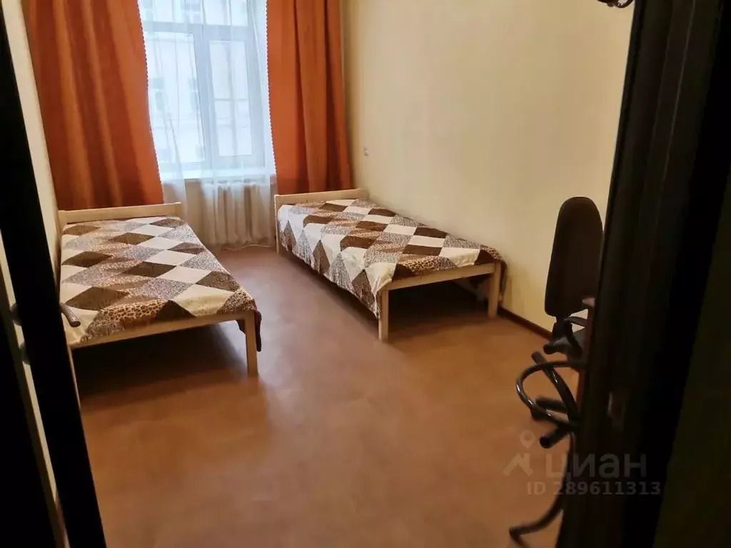 Комната Санкт-Петербург просп. Средний Васильевского острова, 18А - Фото 0