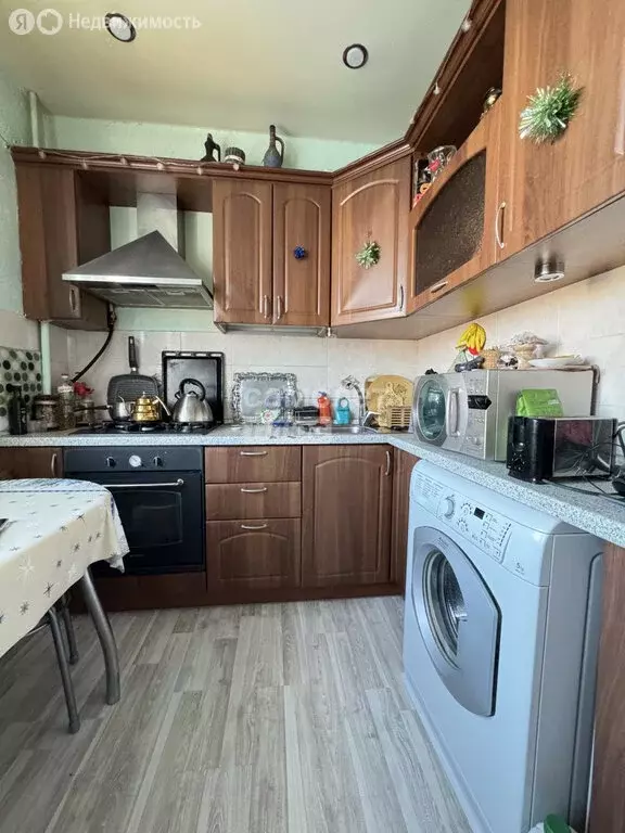 3-комнатная квартира: Ижевск, улица имени Барышникова, 57 (54 м) - Фото 1