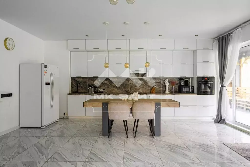 Дом в Ленинградская область, Ломоносовский район, д. Гостилицы  (210 ... - Фото 1