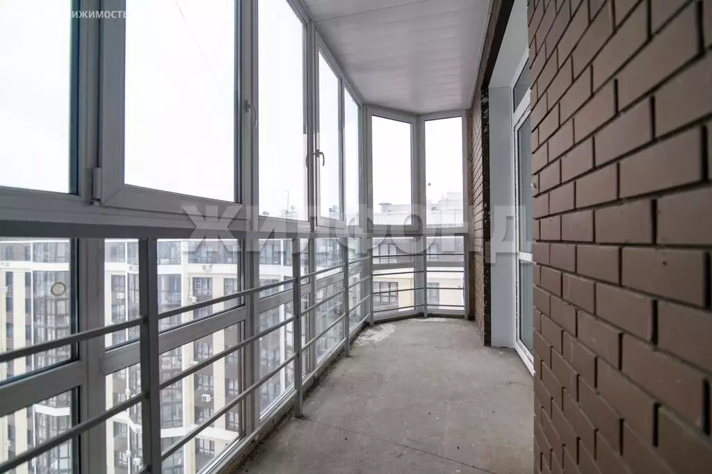 Квартира-студия: Барнаул, улица Энтузиастов, 55 (97.4 м) - Фото 1