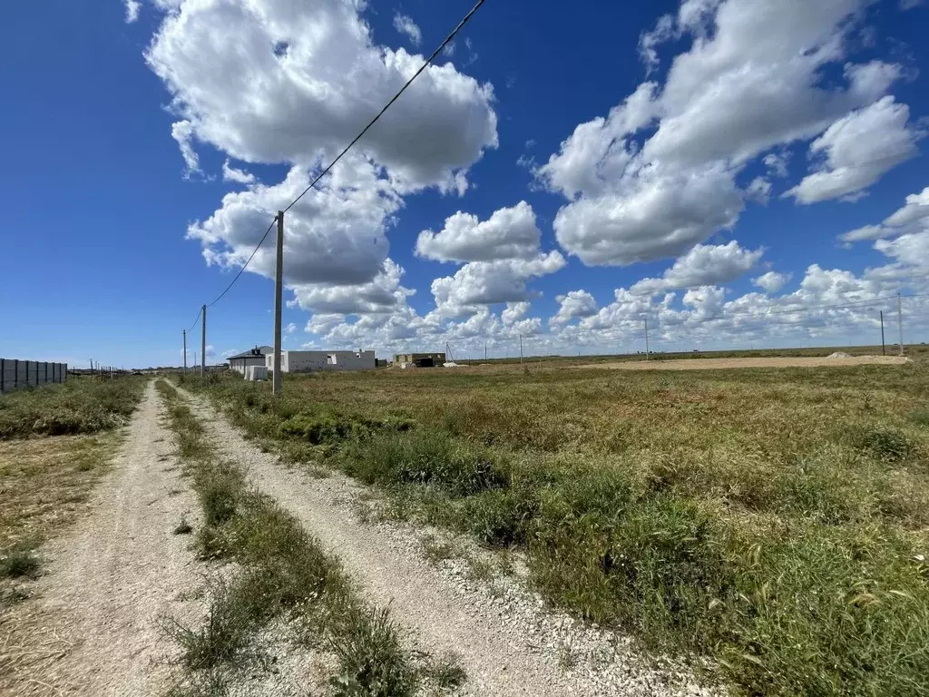 Участок в Крым, Сакский район, с. Уютное ул. Счастливая, 1 (8.0 сот.) - Фото 1