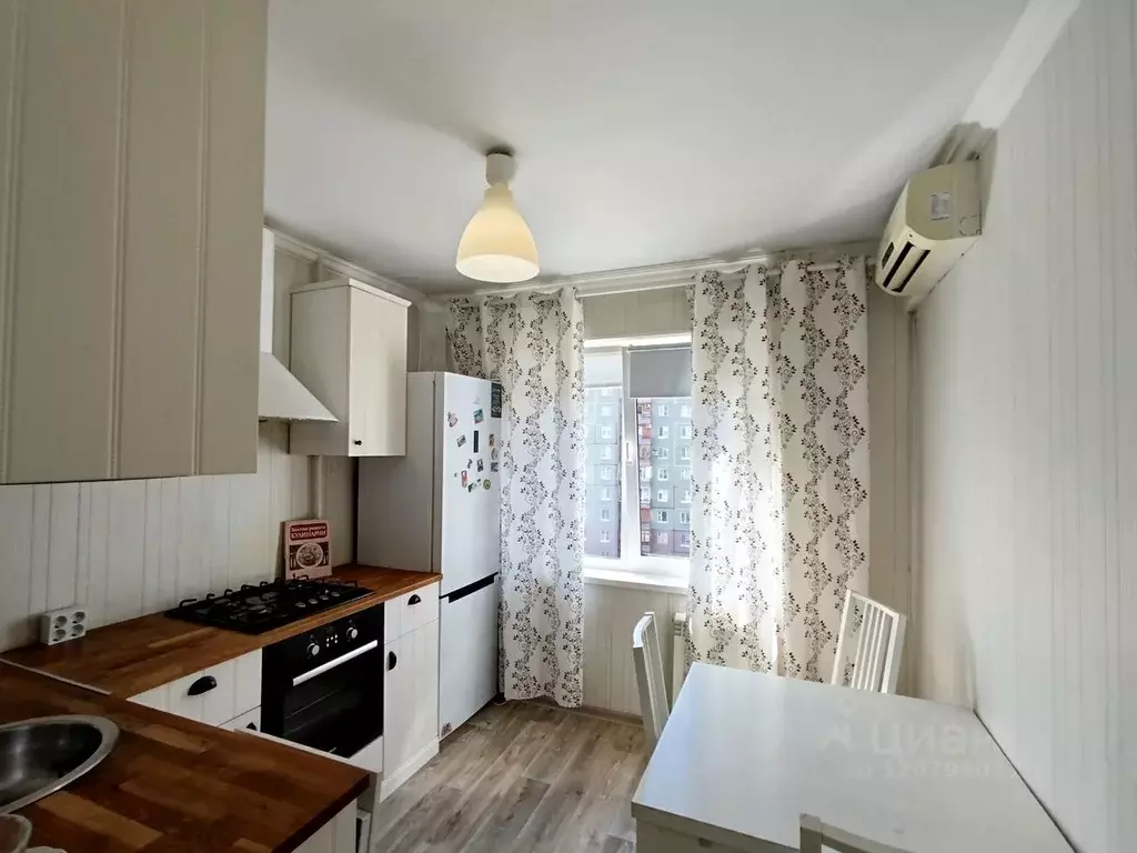 2-к кв. Омская область, Омск Омская ул., 119 (52.9 м) - Фото 1