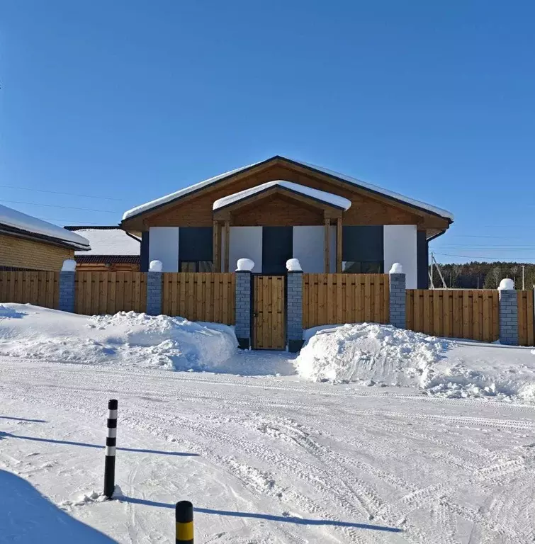 Дом в Свердловская область, Сысертский муниципальный округ, с. ... - Фото 1
