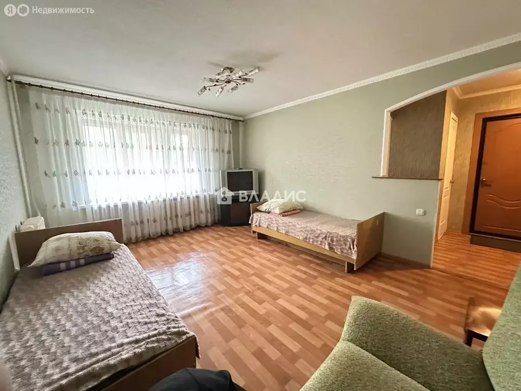 3-комнатная квартира: Нижнекамск, улица Бызова, 13 (59 м) - Фото 1